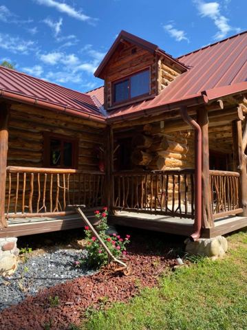 Sticks & Stones hand-notched cedar log cabin work