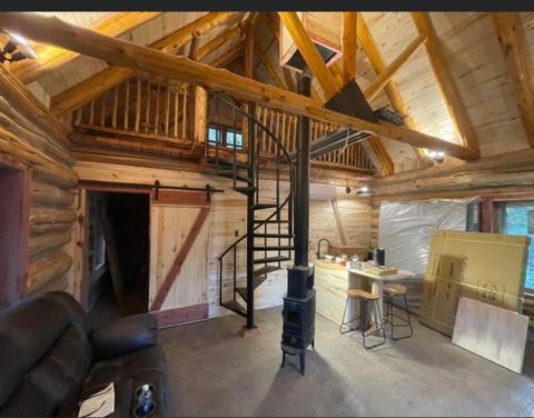 Sticks & Stones hand-notched cedar log cabin work