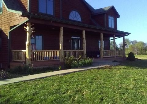 Sticks & Stones hand-notched cedar log cabin work